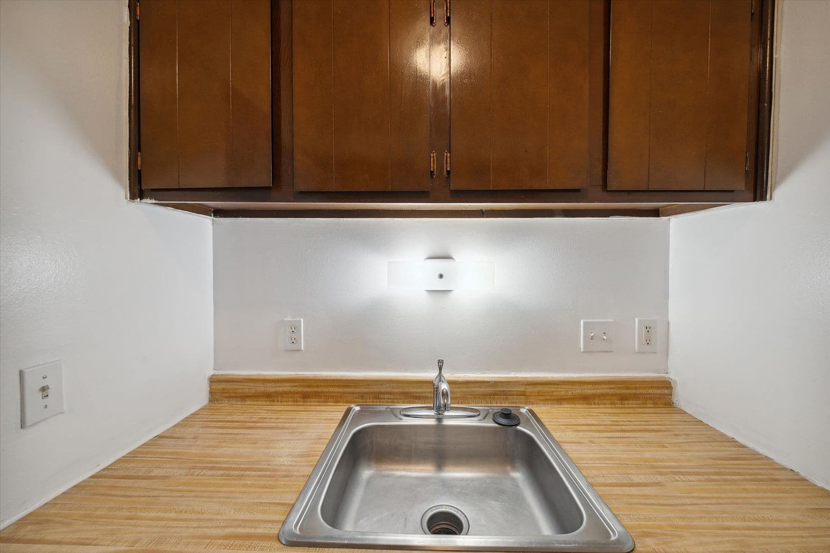 Detroit Apartment: 23740 Fenkell