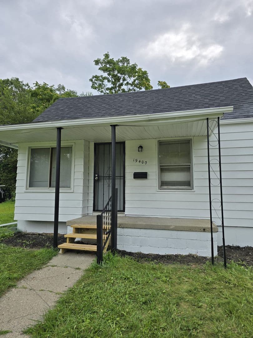 Detroit House: 19400 Harlow