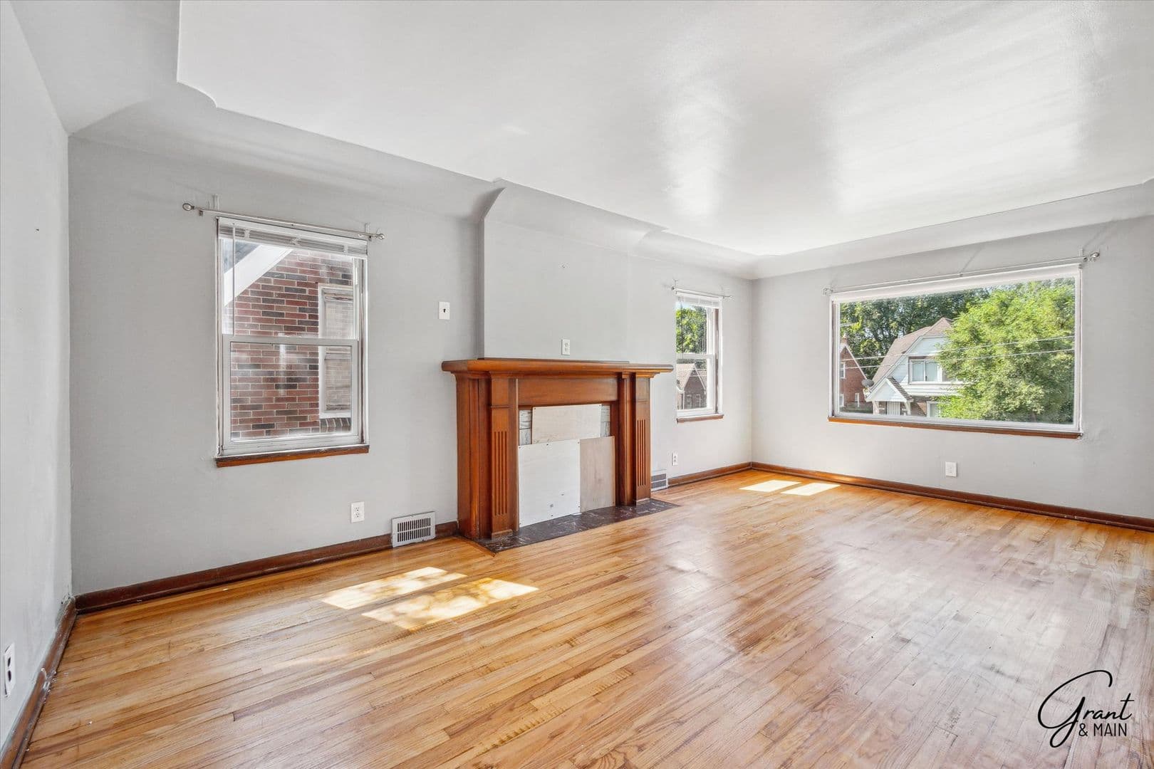 Detroit Apartment: 5076 Chalmers
