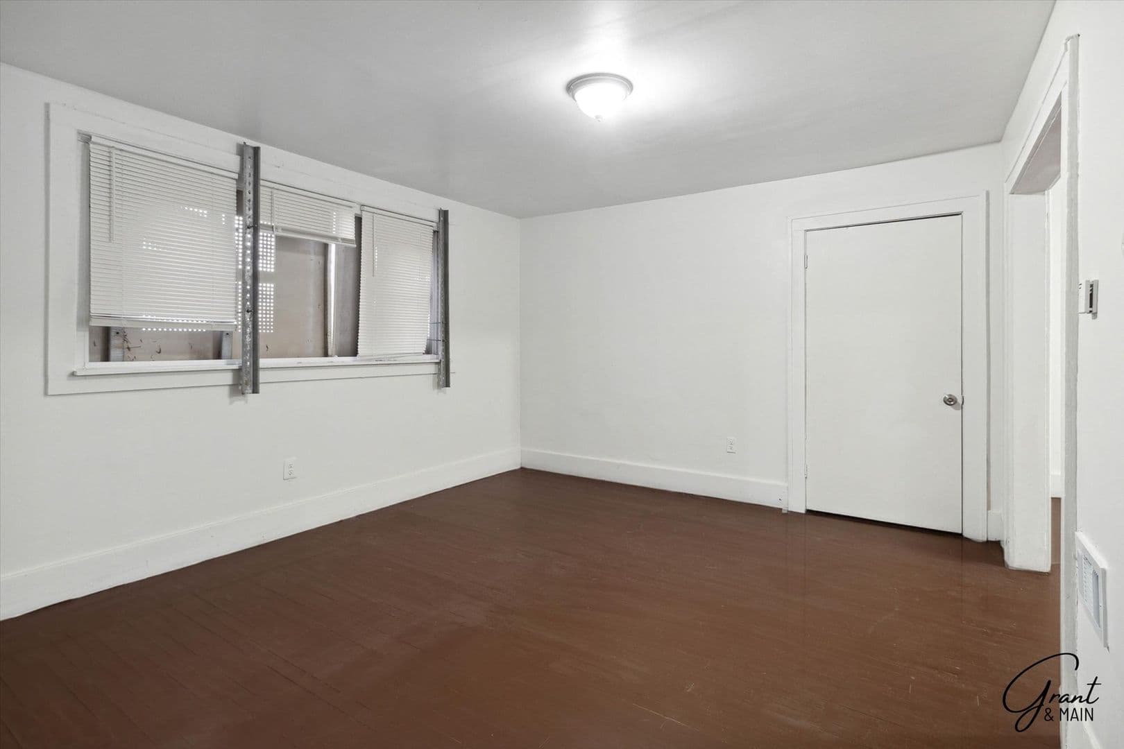 Detroit Apartment: 16901 Log Cabin