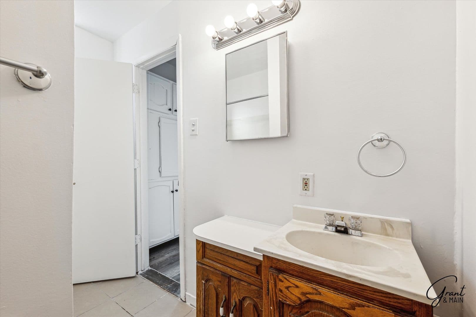 Warren House: 2615 Emmons