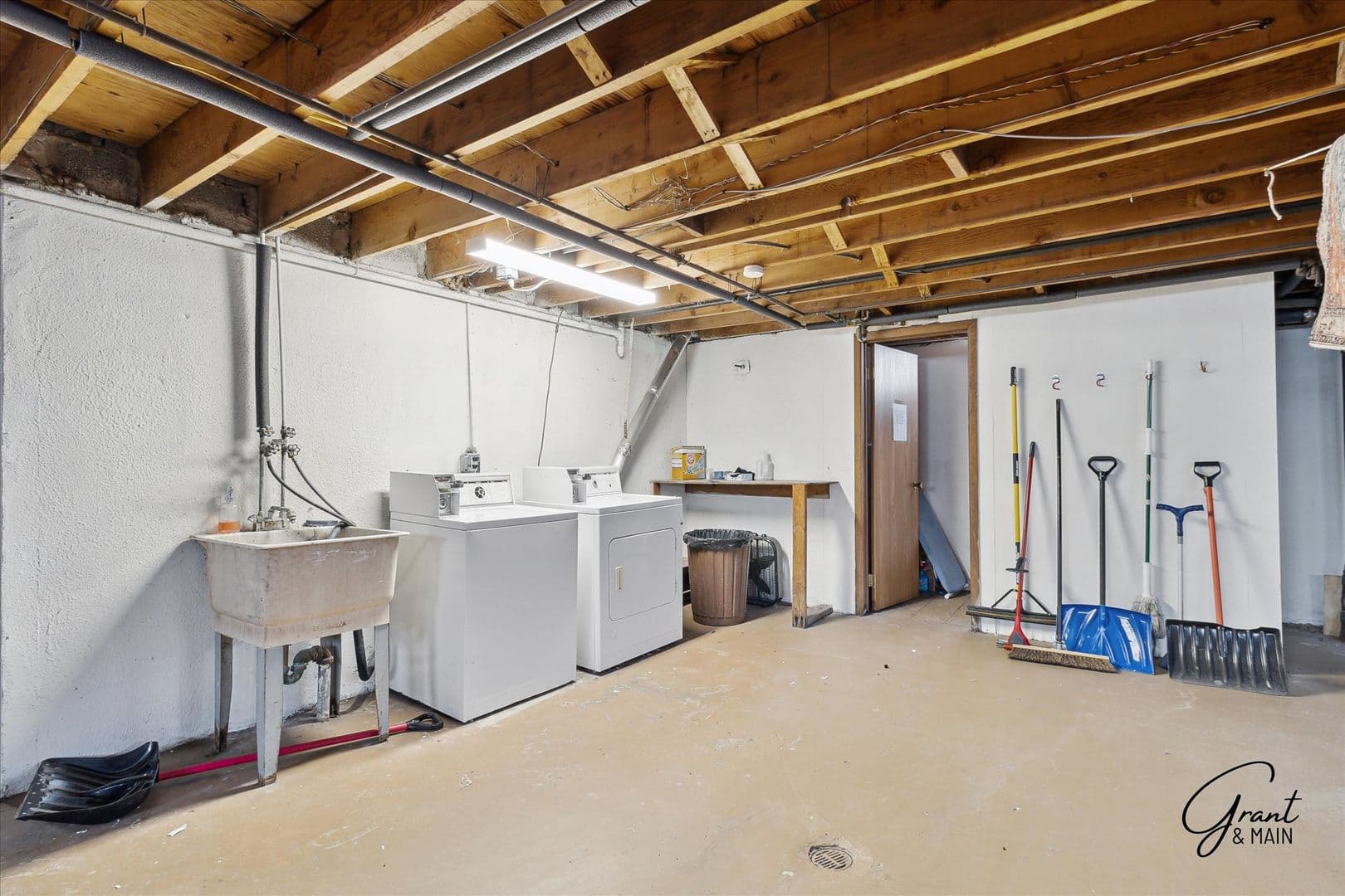 Ferndale Apartment: 271 E. Oakridge