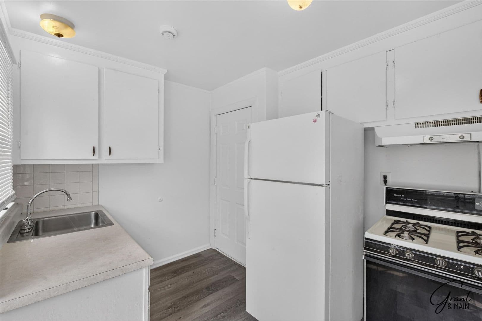Clinton Township Apartment: 22107 15 Mile Rd