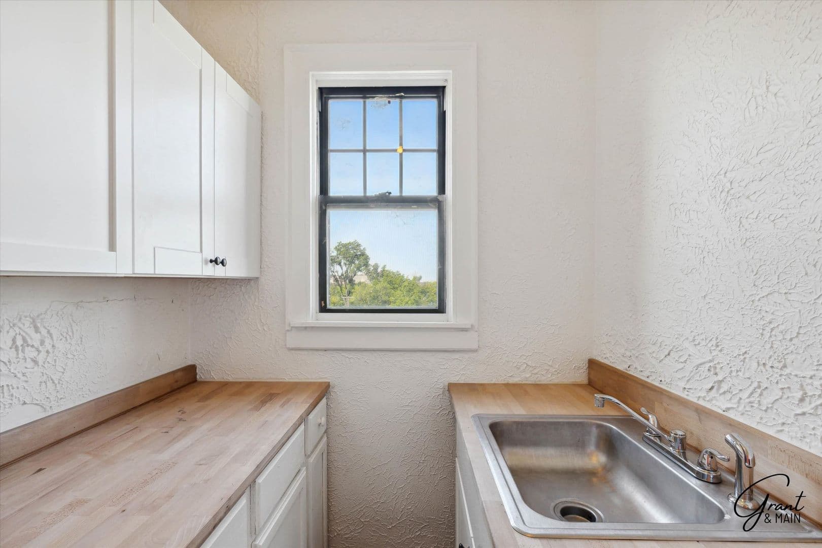 Detroit Apartment: 2023 Tuxedo Street