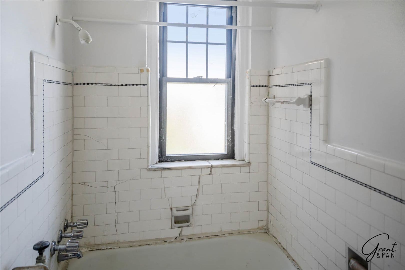 Detroit Apartment: 2023 Tuxedo Street