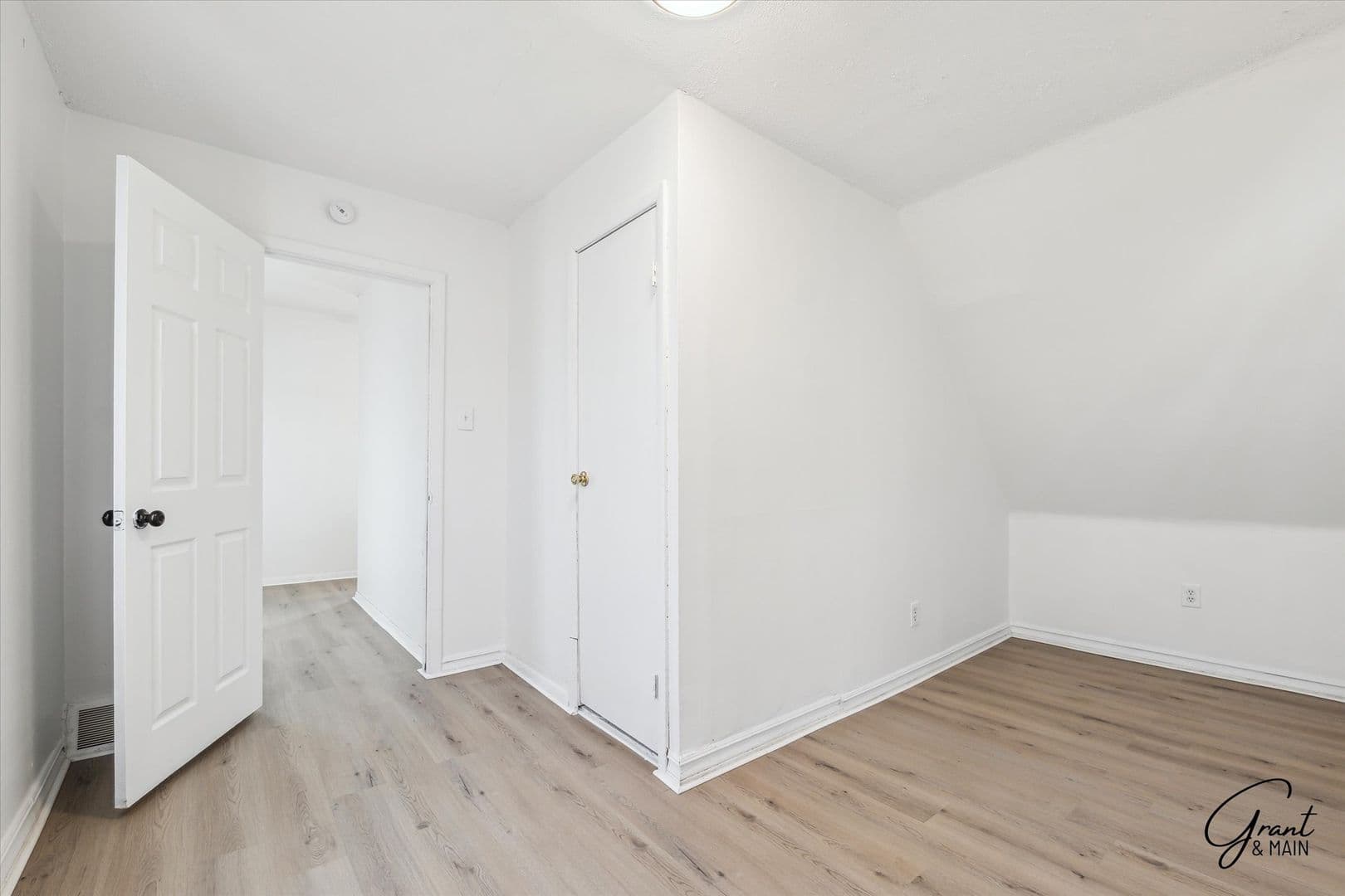 Warren House: 2615 Emmons