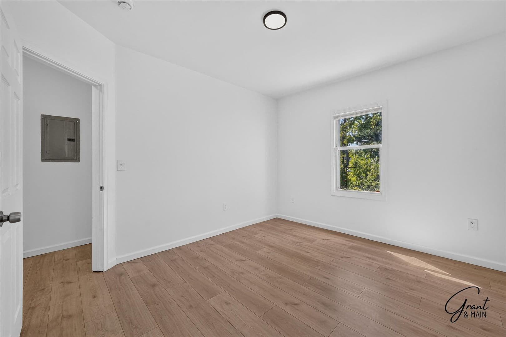 Detroit Apartment: 12932 Greiner
