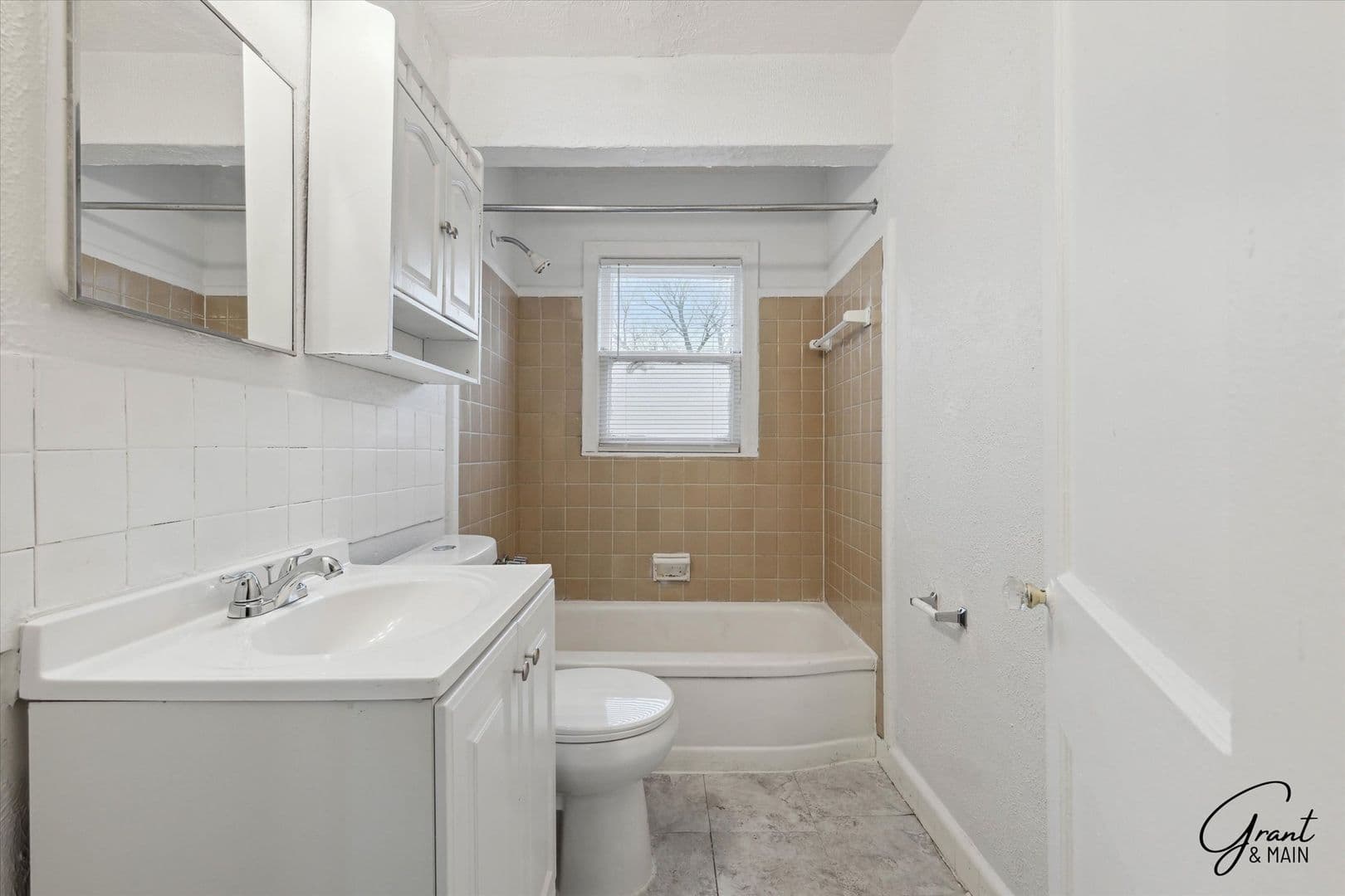 Detroit Apartment: 15818 Puritan