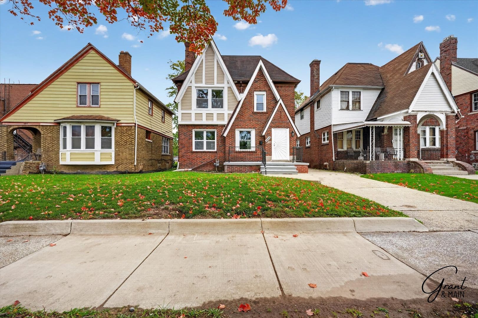 Detroit House: 2633 Burlingame St