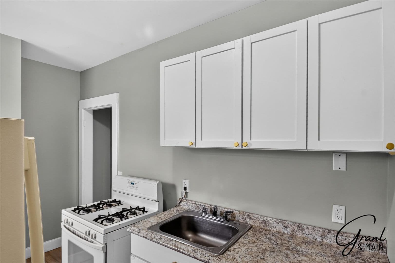 Detroit Apartment: 1943 W Bethune