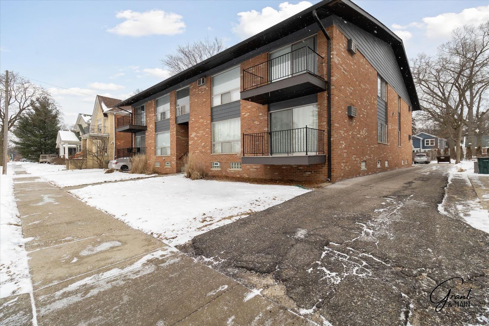 Ferndale Apartment: 271 E. Oakridge