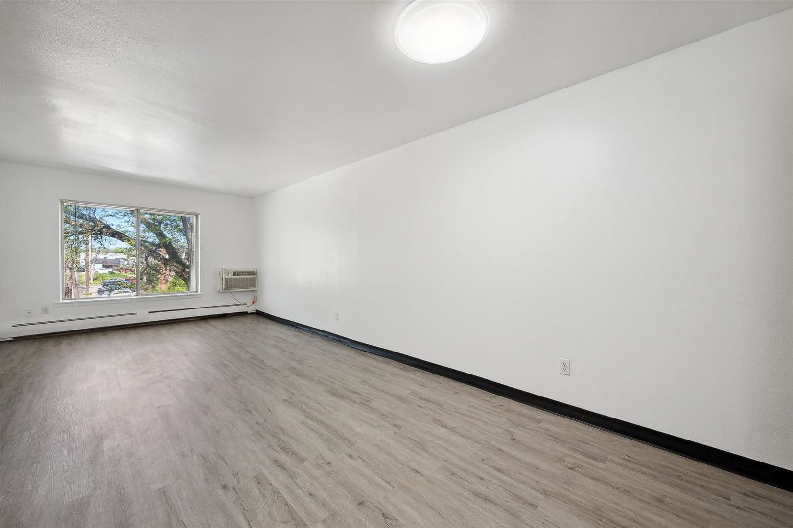 Detroit Apartment: 23740 Fenkell