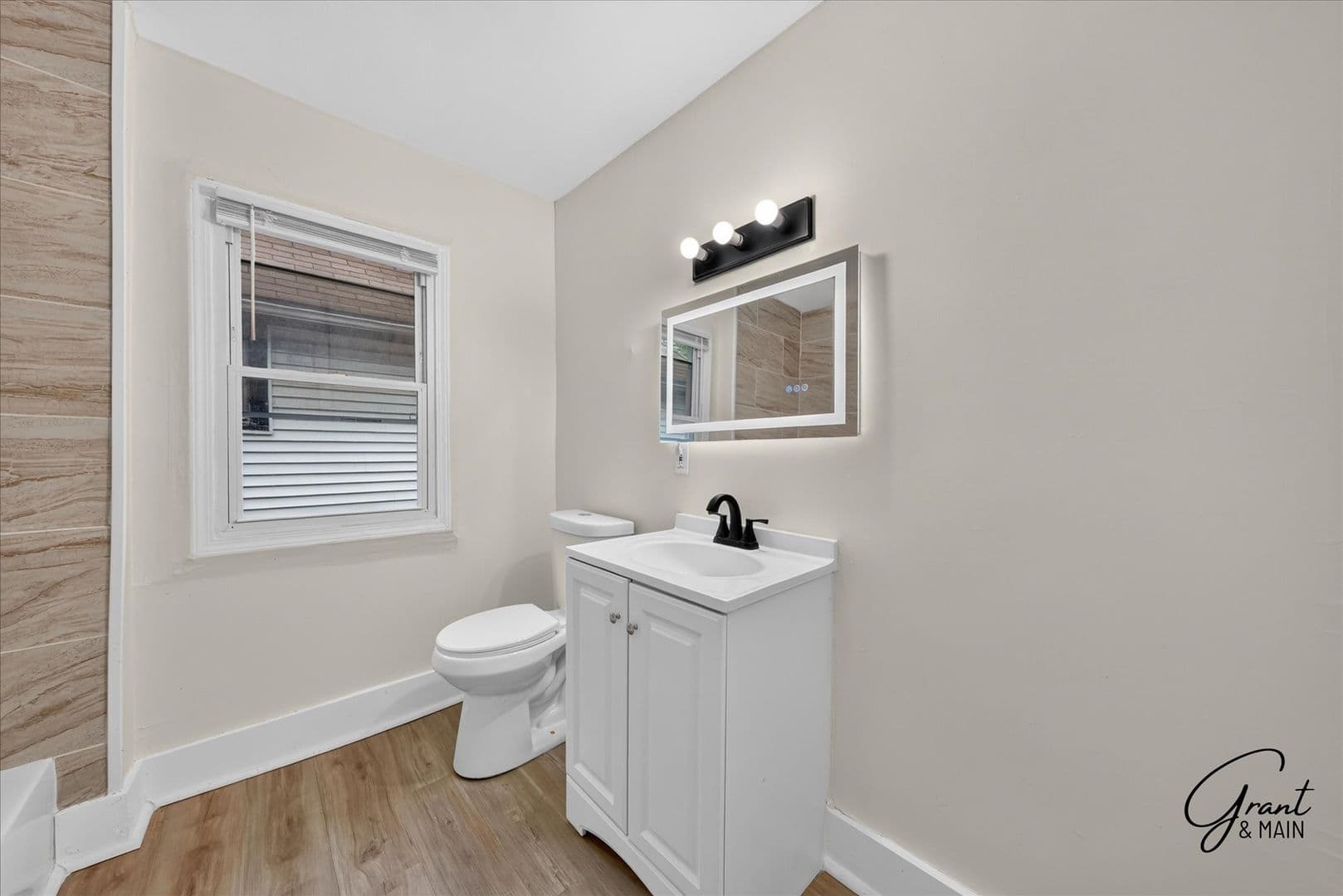 Detroit House: 2633 Burlingame St
