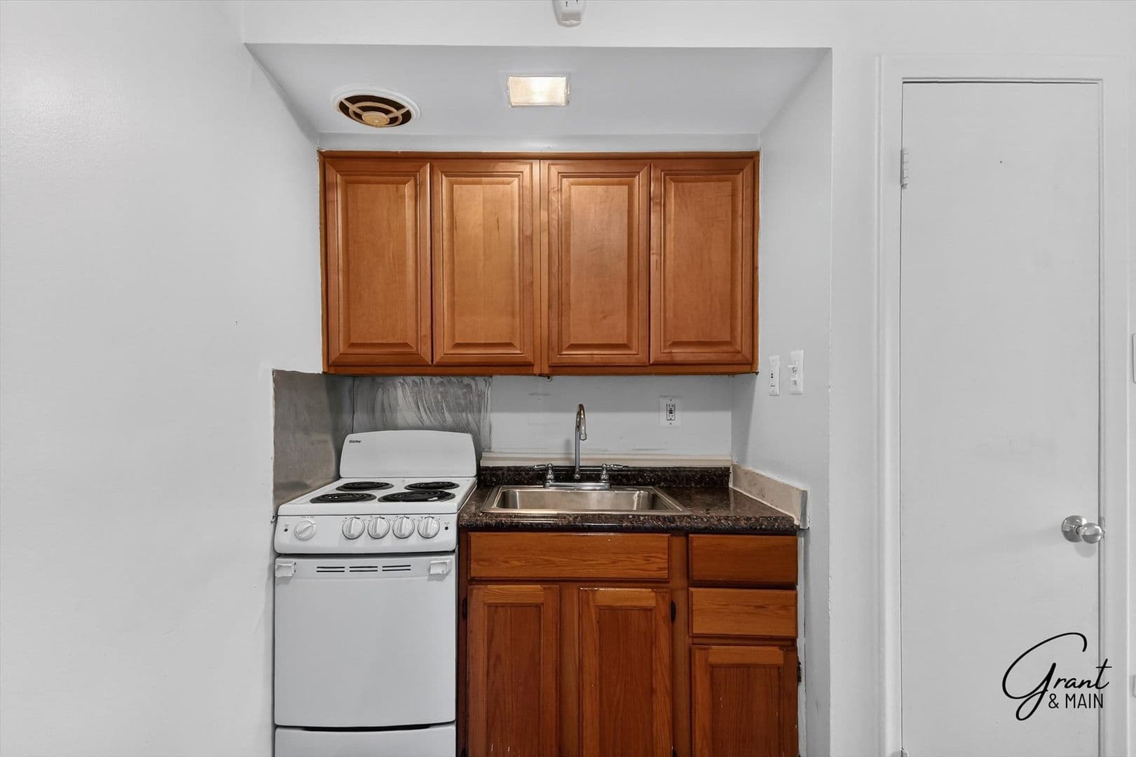 Garden City Apartment: 6409 Middlebelt