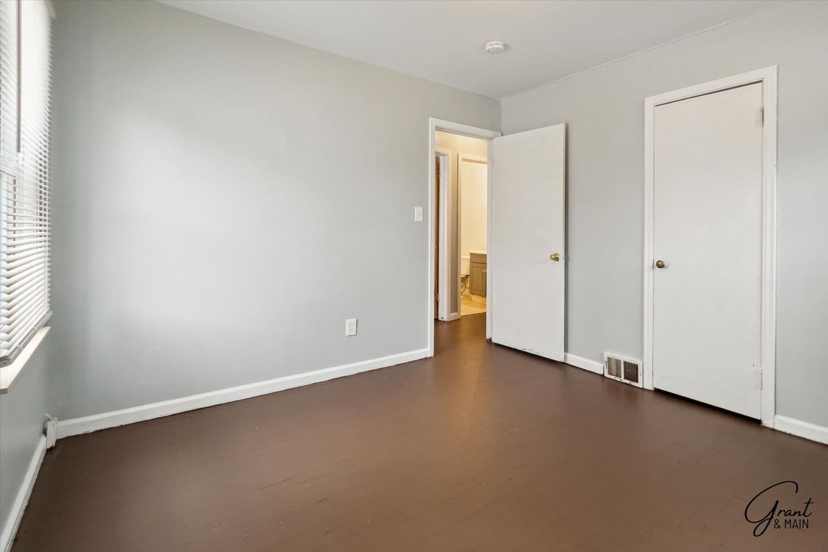 Warren House: 21320 La Salle