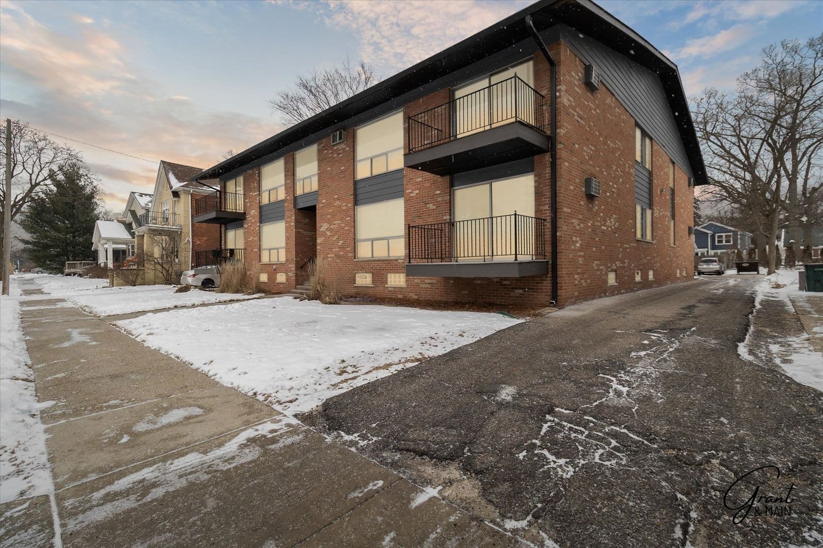 Ferndale Apartment: 271 E. Oakridge