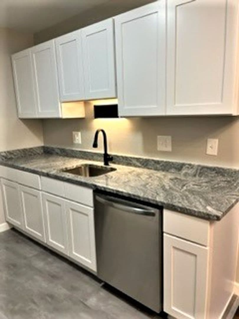 Ferndale Apartment: 590 E. Lewiston