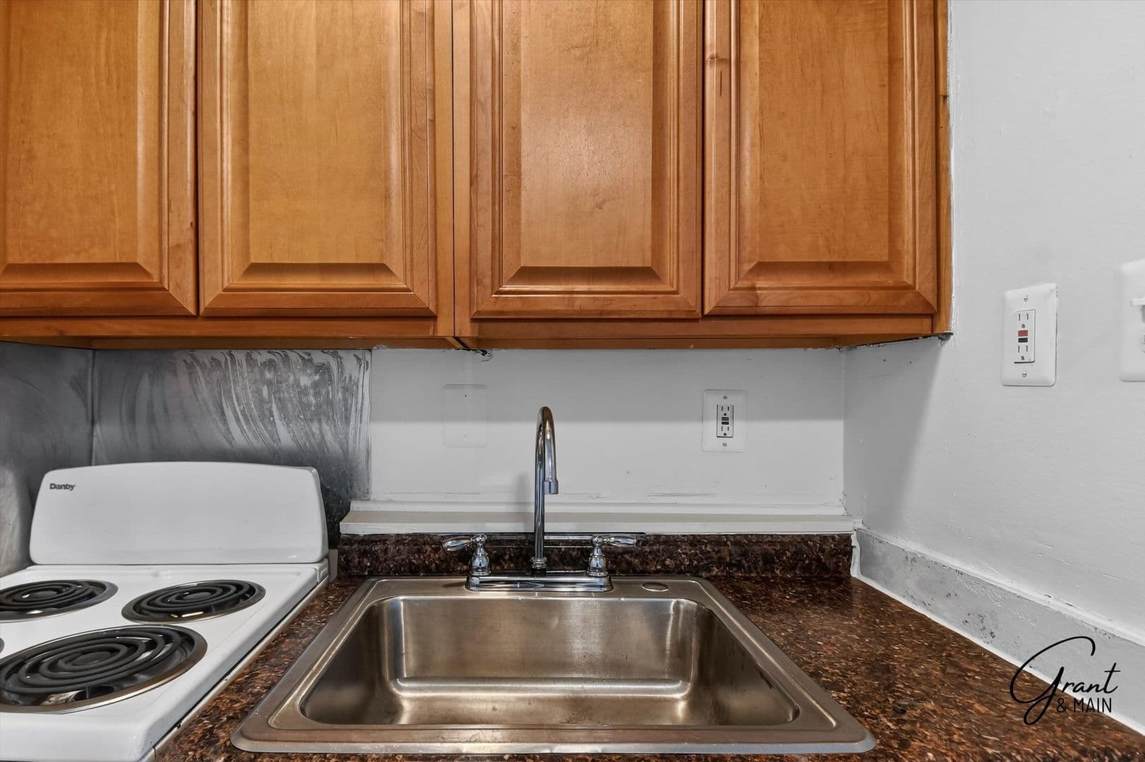 Garden City Apartment: 6409 Middlebelt