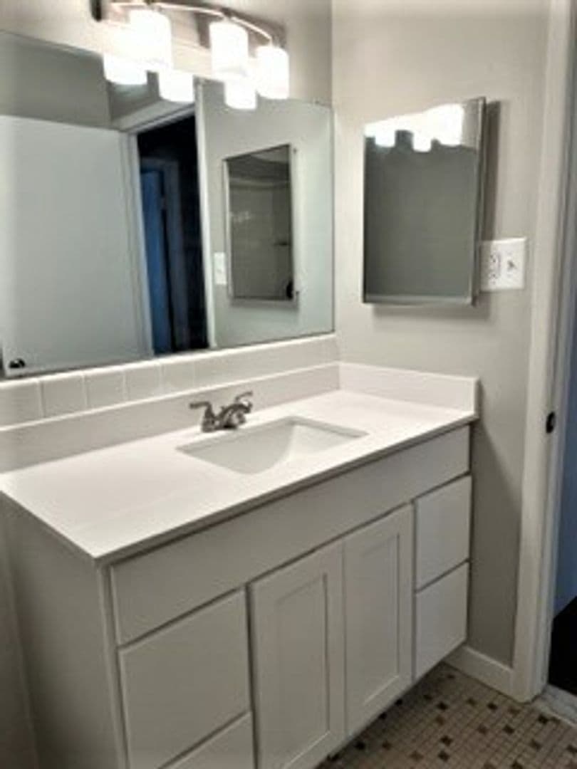 Ferndale Apartment: 590 E. Lewiston