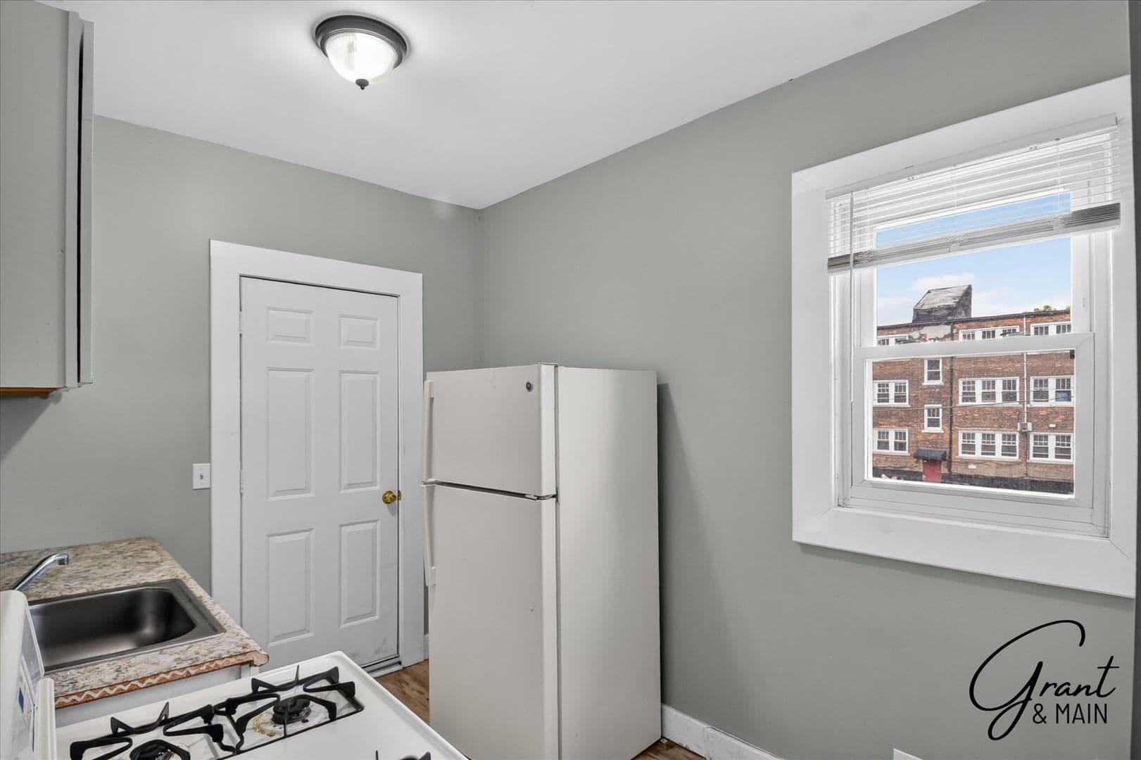 Detroit Apartment: 1943 W Bethune