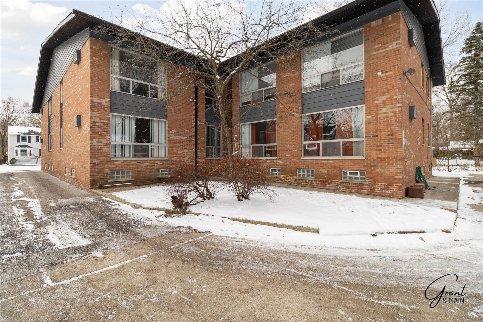Ferndale Apartment: 271 E. Oakridge