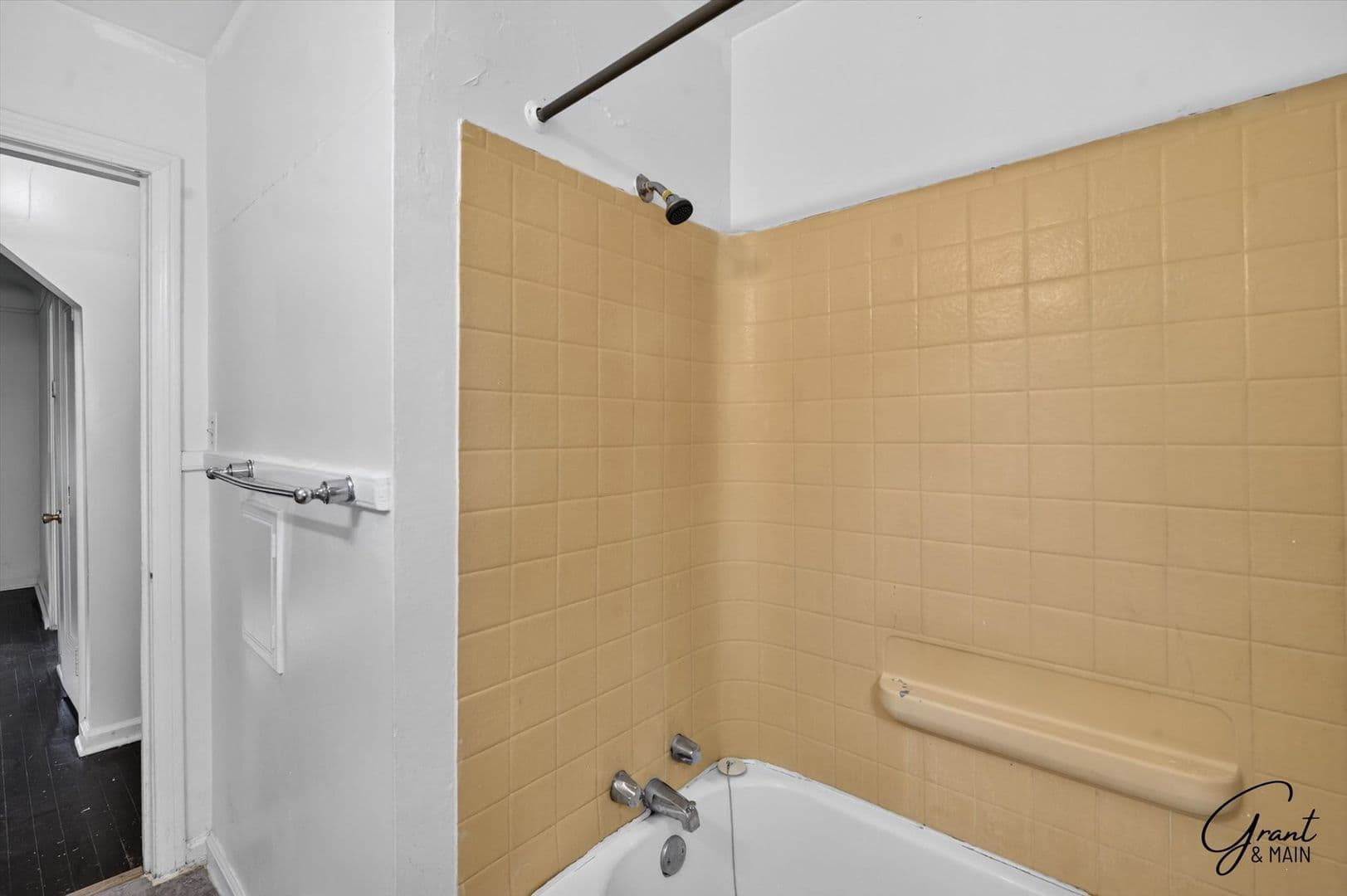 Clinton Township Apartment: 22107 15 Mile Rd