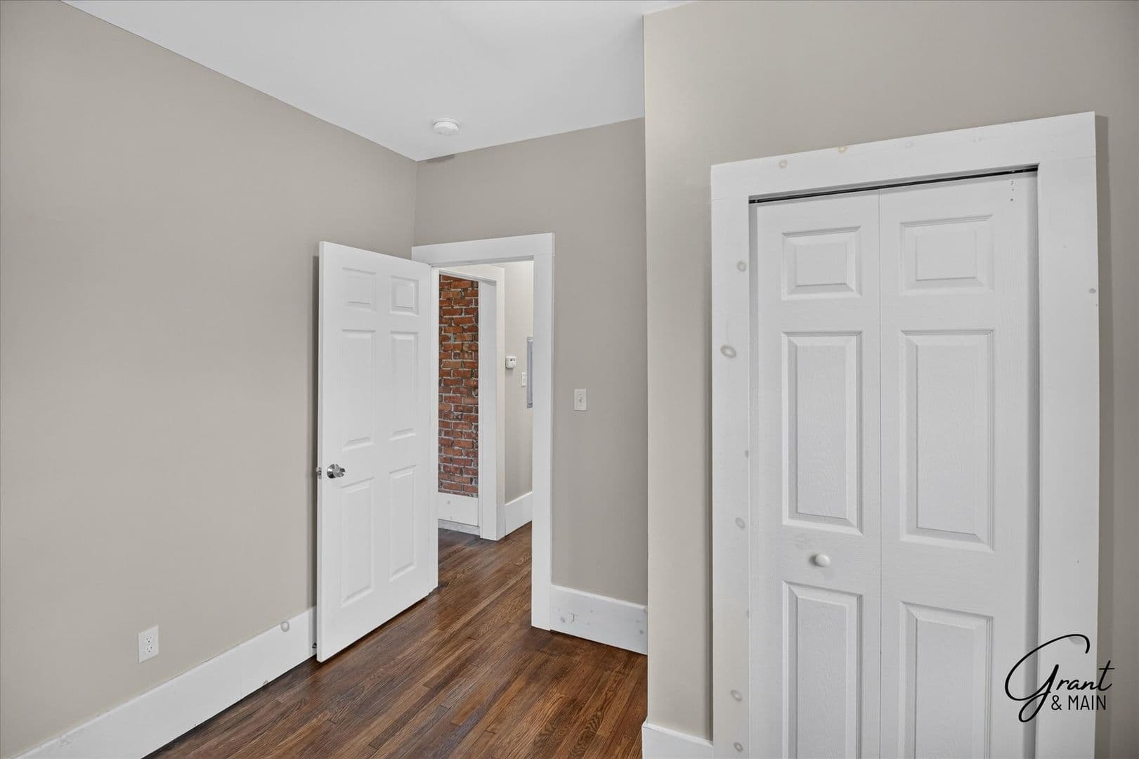 Detroit Apartment: 7426 - 7428 Dunedin