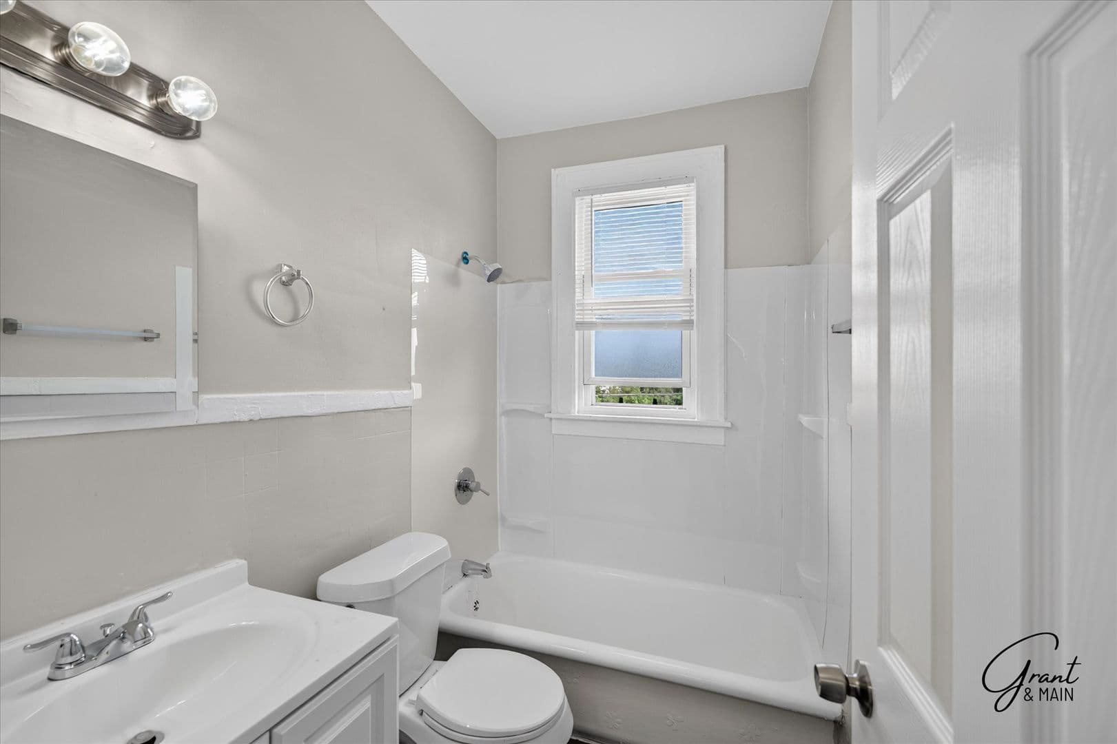Detroit Apartment: 7005 - 7015 Eaton Street
