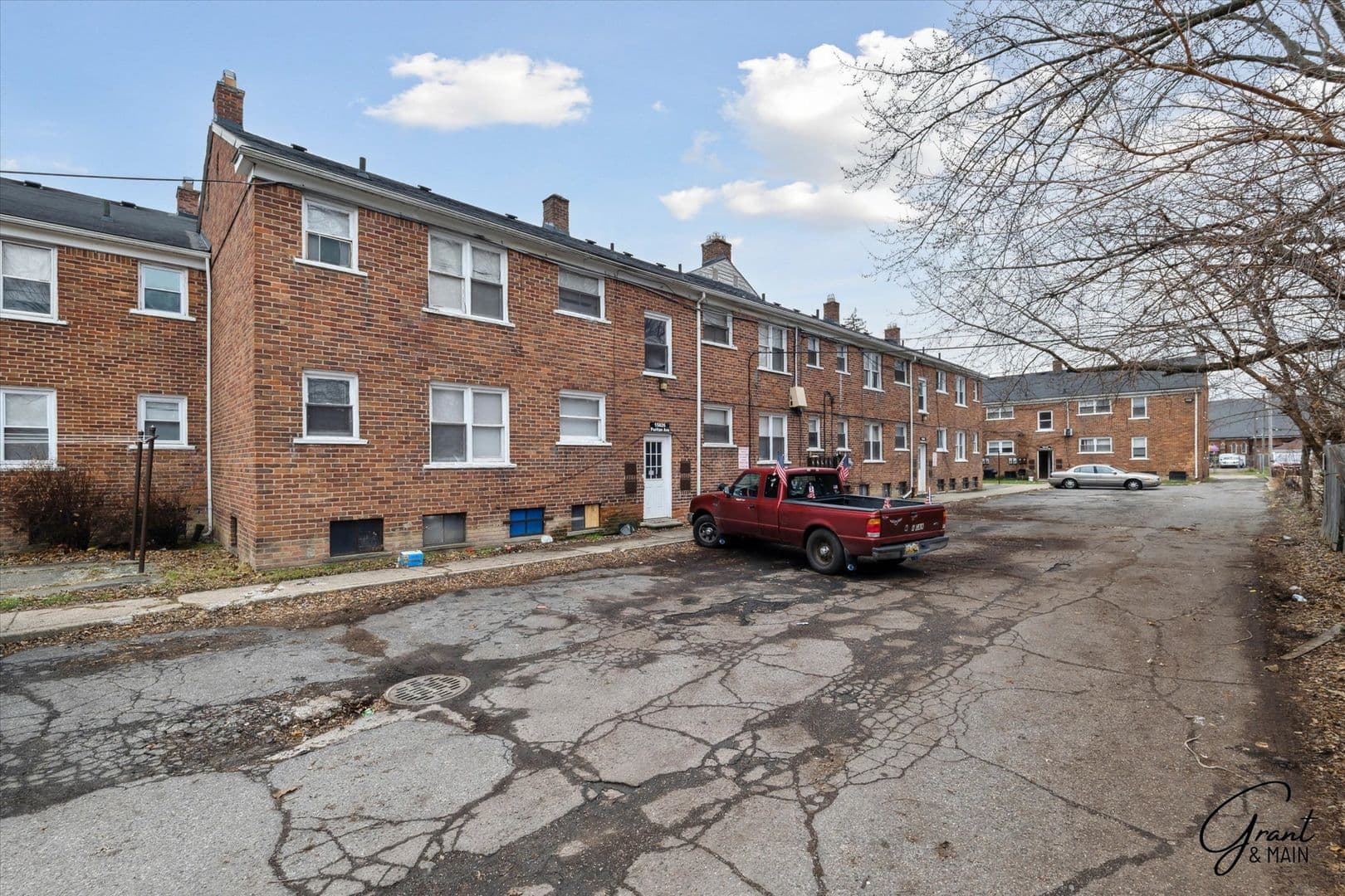 Detroit Apartment: 15818 Puritan