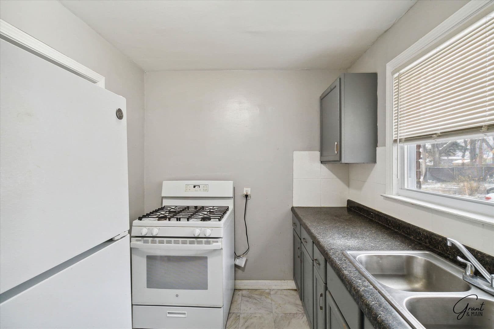 Detroit Apartment: 15818 Puritan