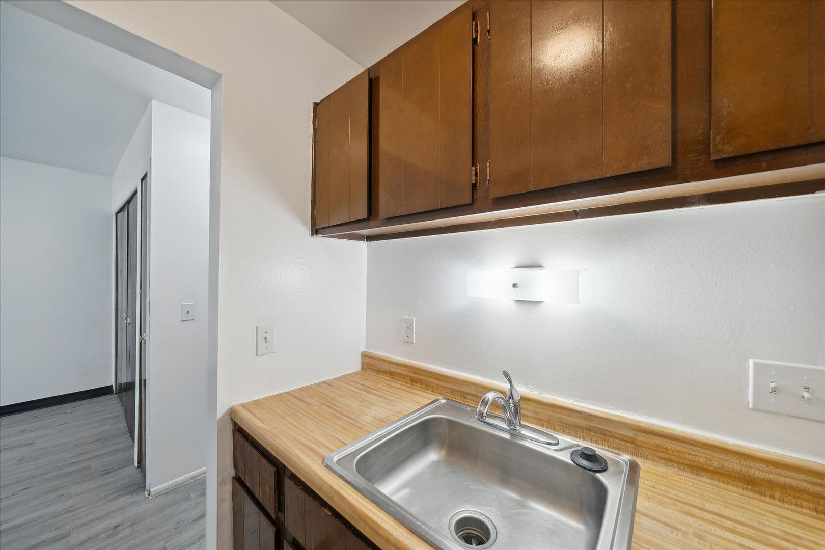 Detroit Apartment: 23740 Fenkell