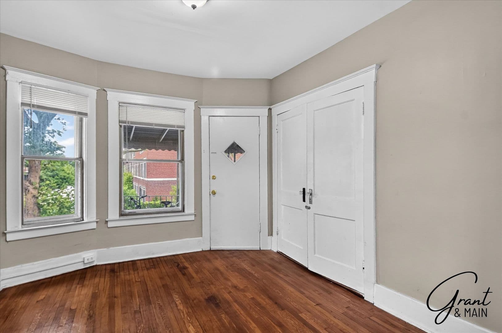 Detroit Apartment: 1943 W Bethune