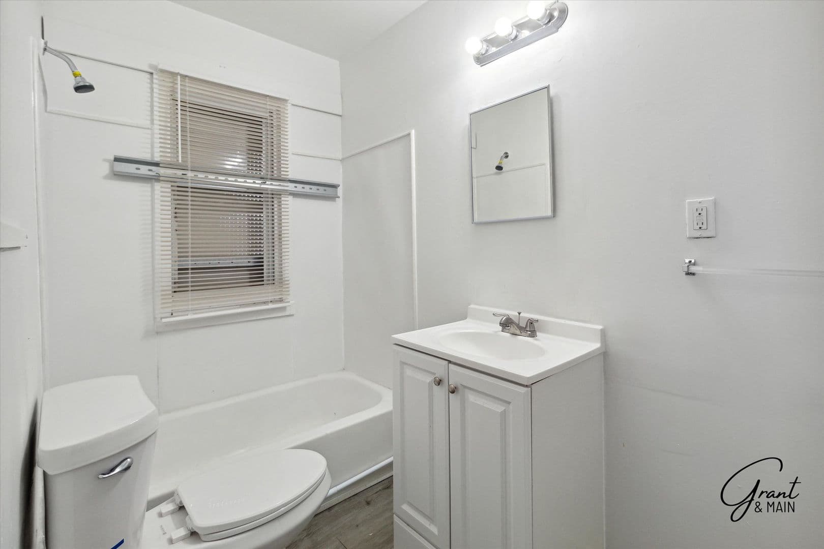Detroit Apartment: 16901 Log Cabin