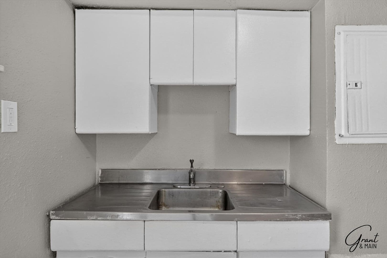 Detroit Apartment: 13528 Ardmore St