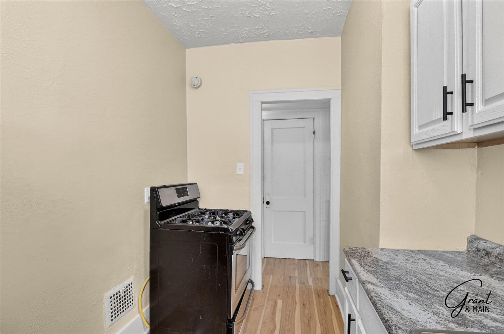 Detroit Apartment: 3509-3511 Concord St