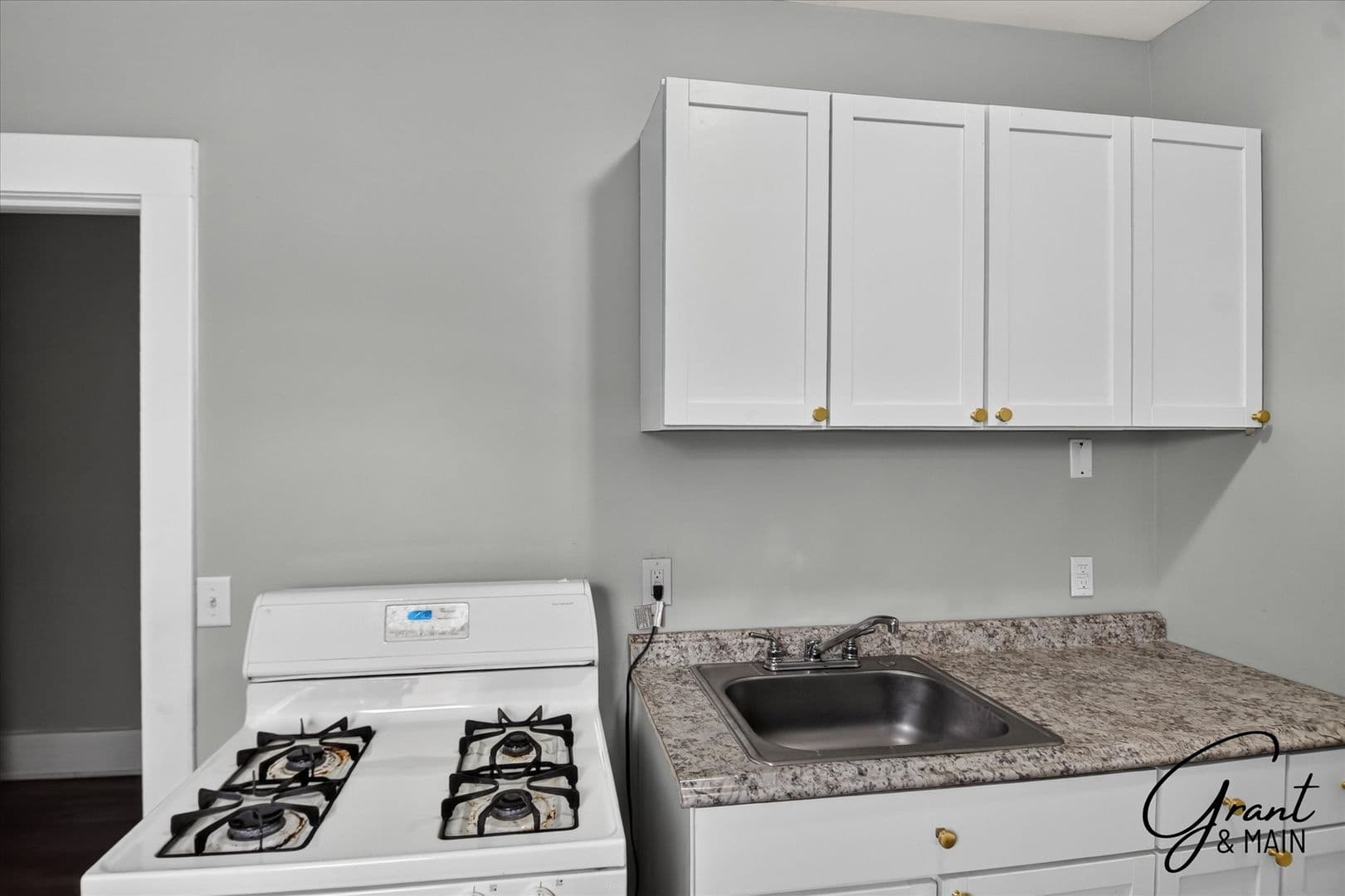 Detroit Apartment: 1943 W Bethune