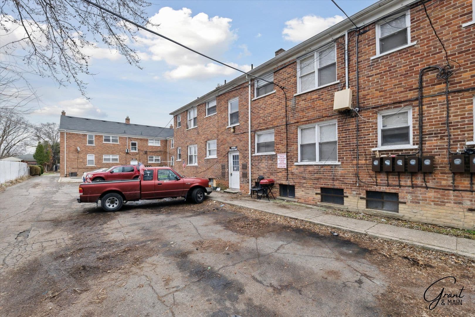 Detroit Apartment: 15818 Puritan