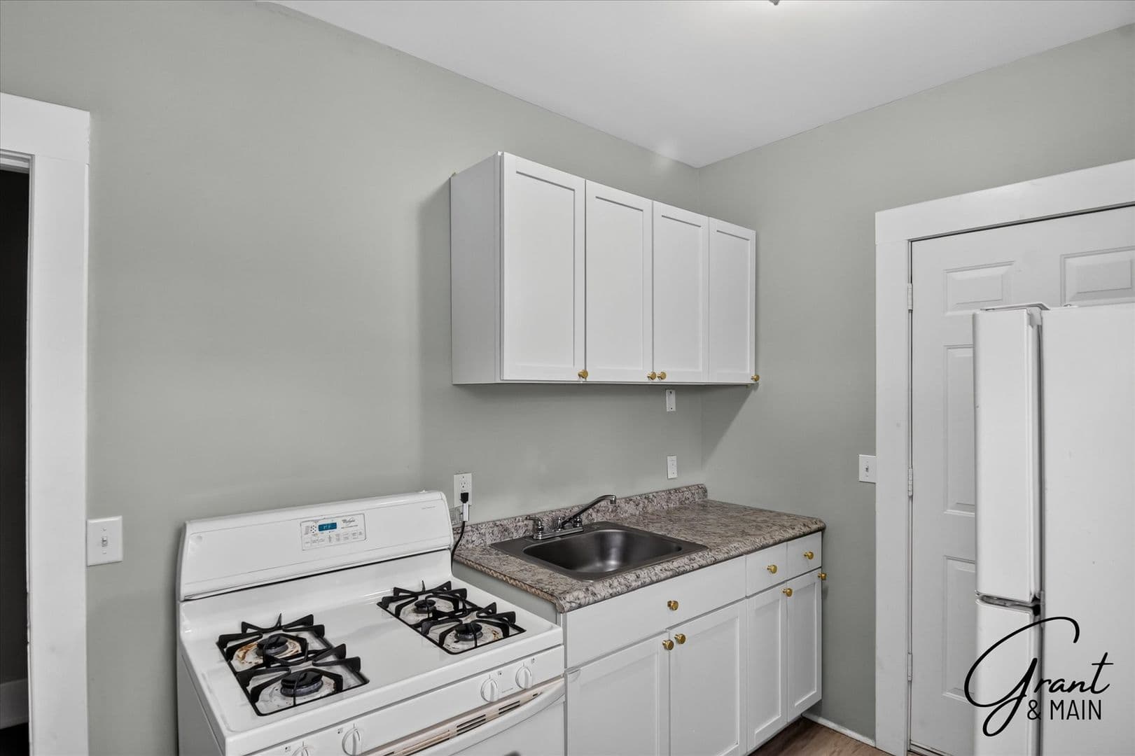 Detroit Apartment: 1943 W Bethune