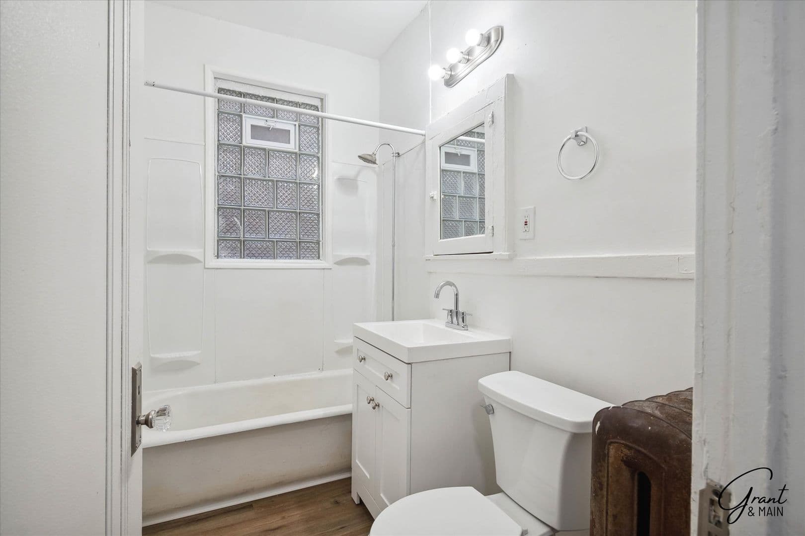 Detroit Apartment: 2433 Pasadena St.