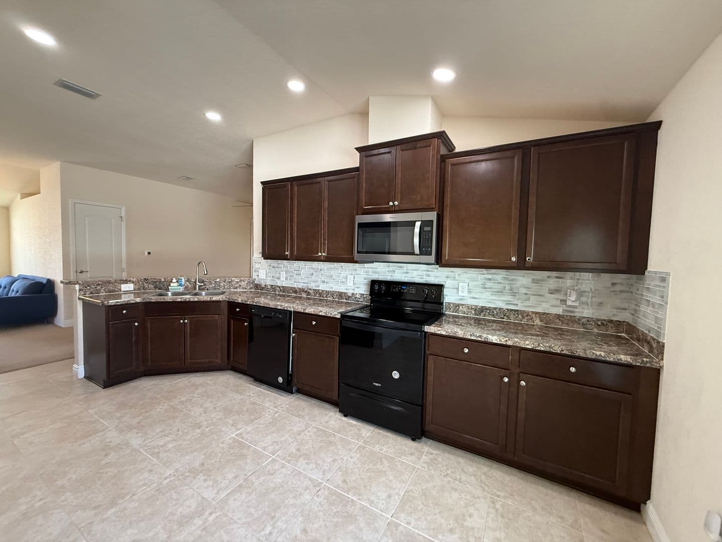 Beverly Hills House: 585 W Runyon Loop