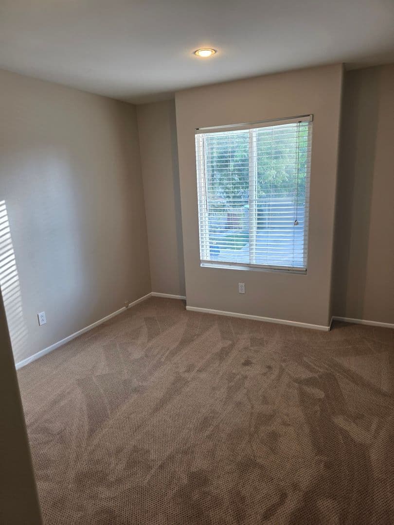 Temecula House: 32442 Galatina Street