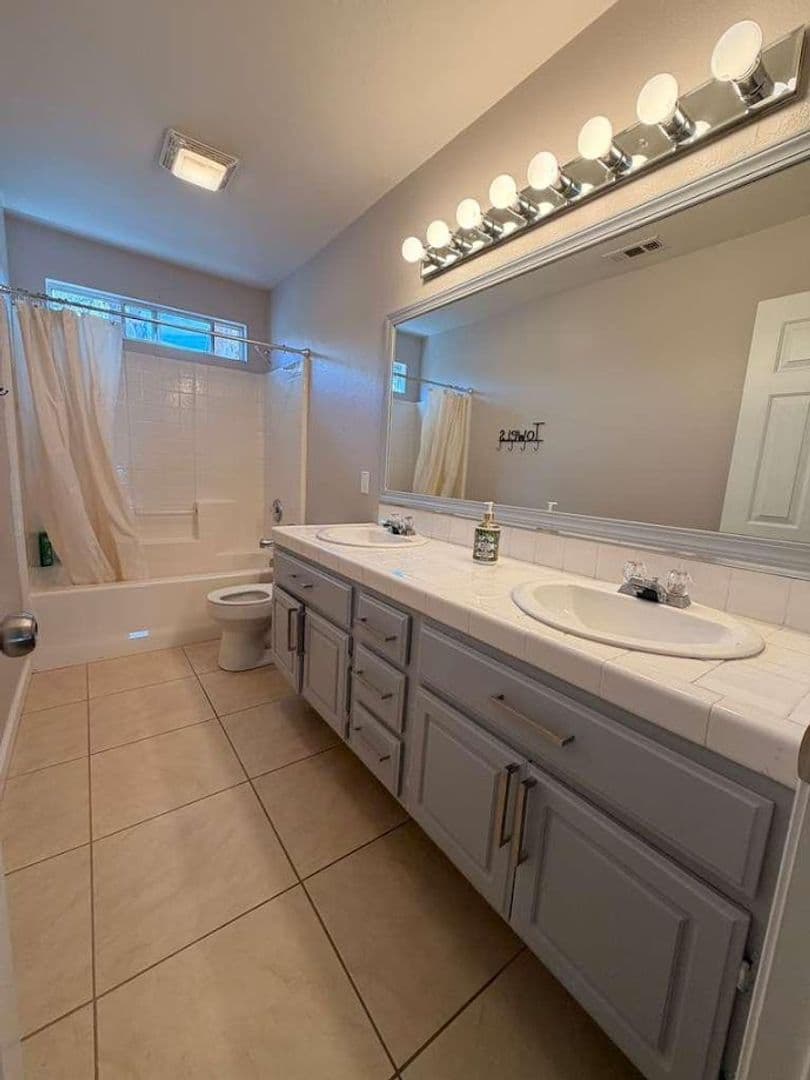 Temecula House: 33321 Calle Langarica
