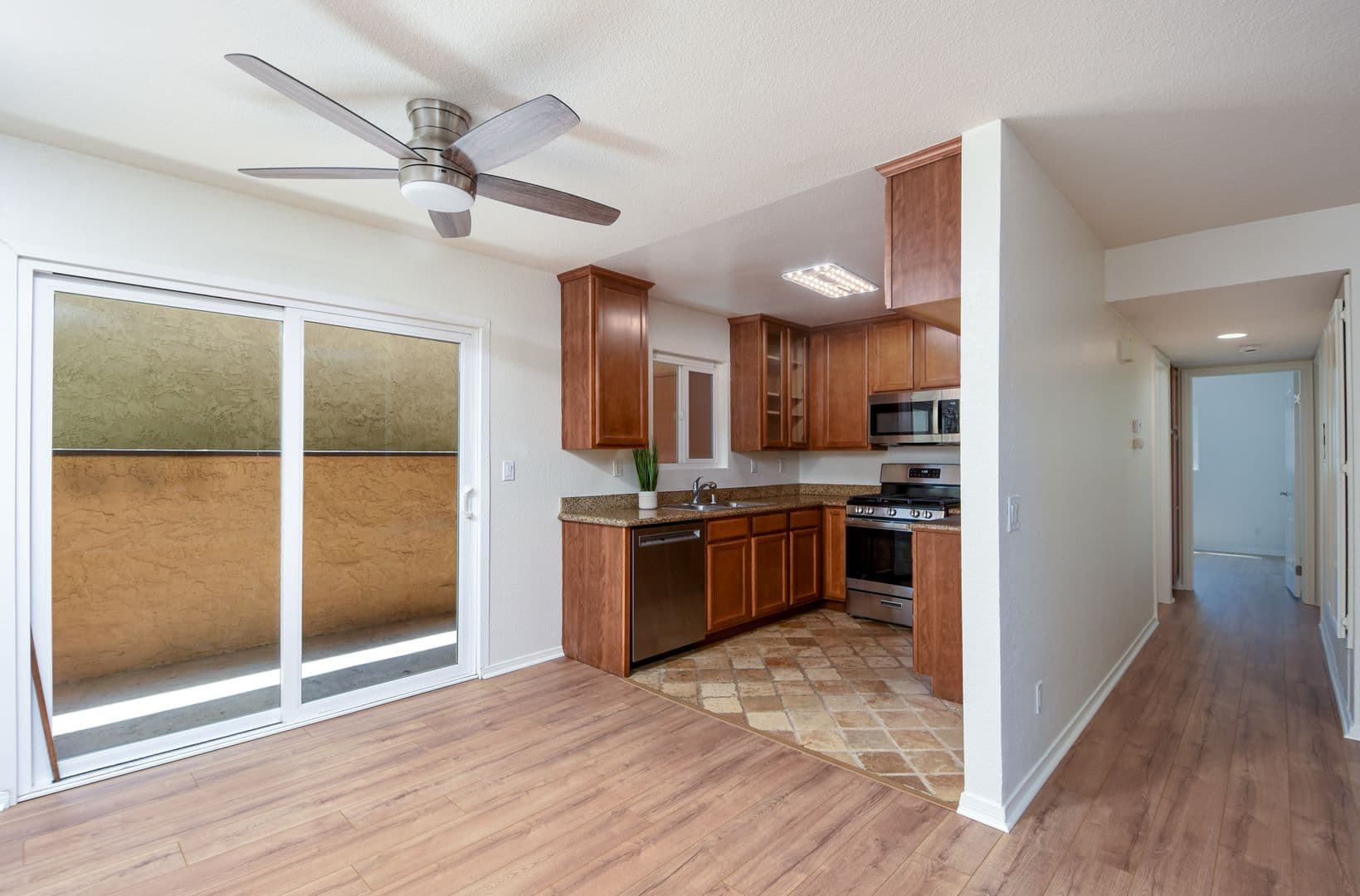 Oceanside Condo: 530 Calle Montecito