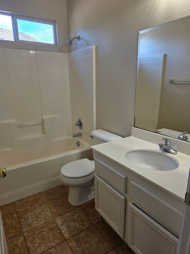 Temecula House: 32811 Tiempo Circle