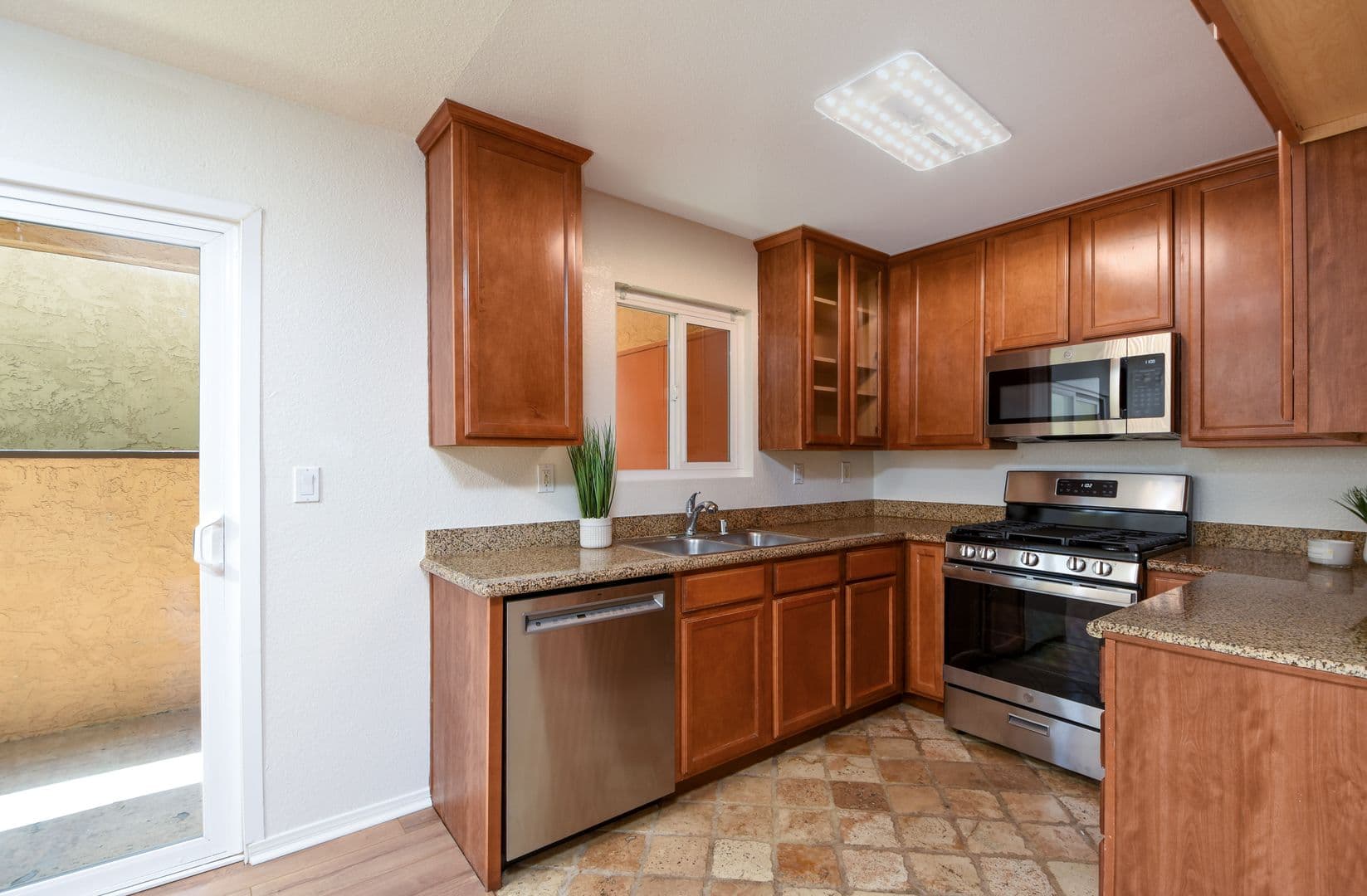 Oceanside Condo: 530 Calle Montecito