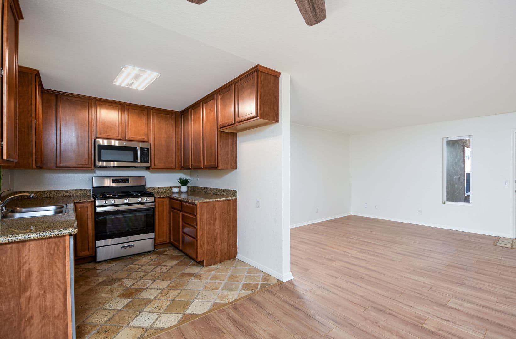 Oceanside Condo: 530 Calle Montecito