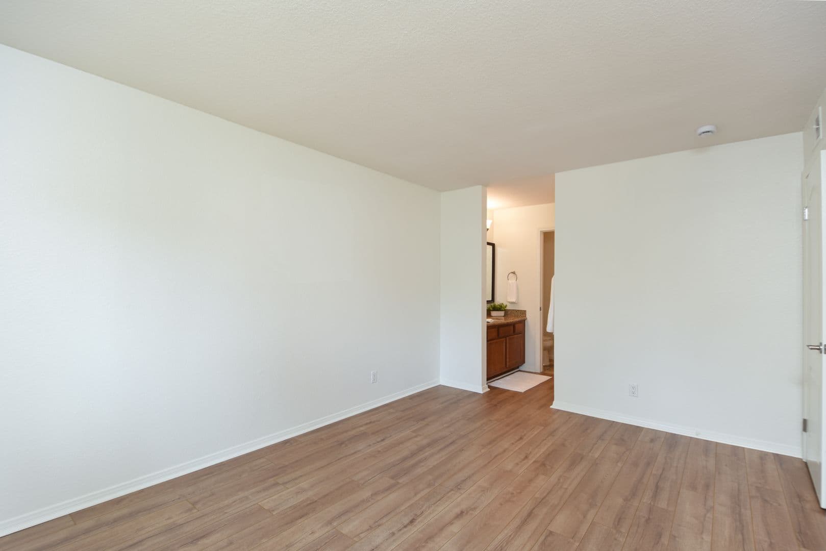 Oceanside Condo: 530 Calle Montecito