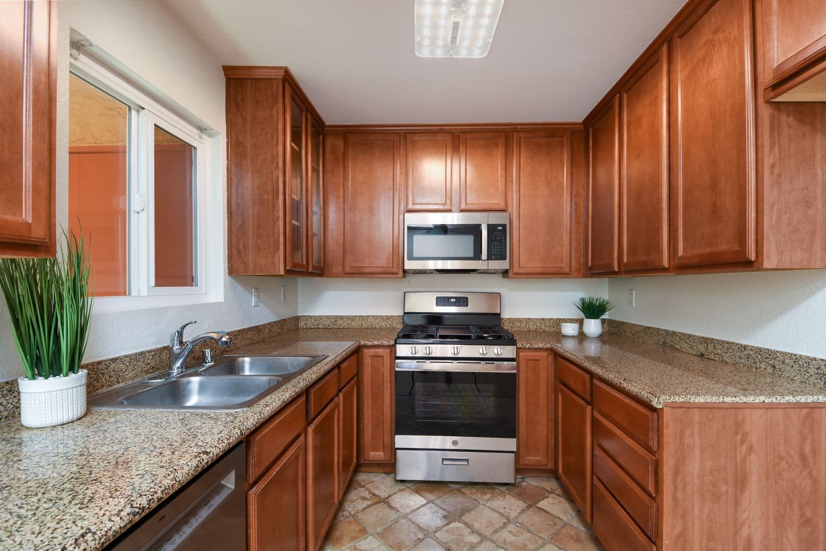 Oceanside Condo: 530 Calle Montecito