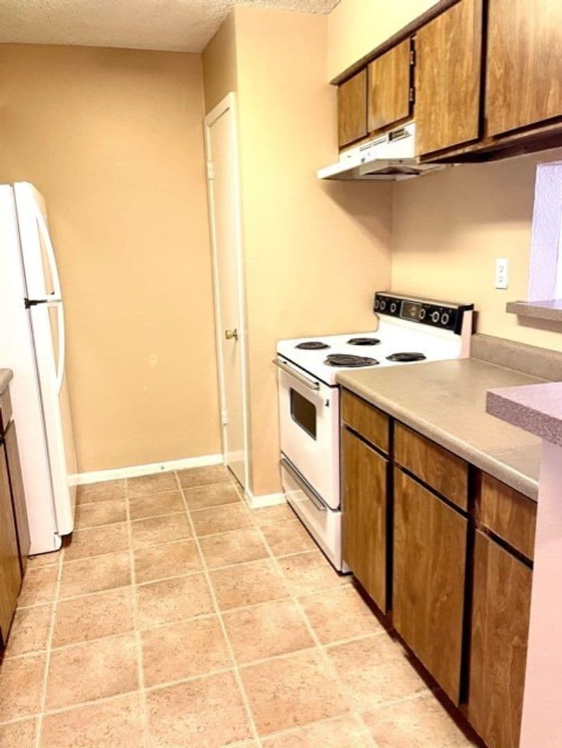 Slaton Apartment: 1355 Woodrow Road
