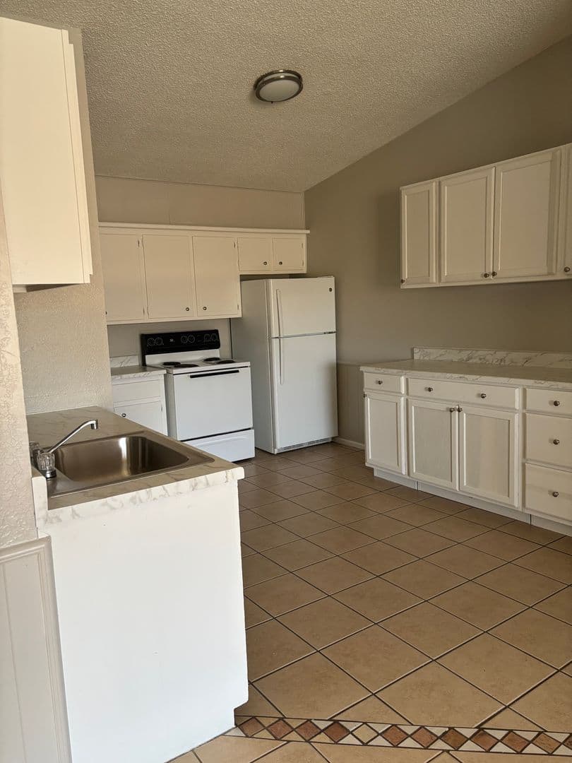 Lubbock Apartment: 2310 70th Street